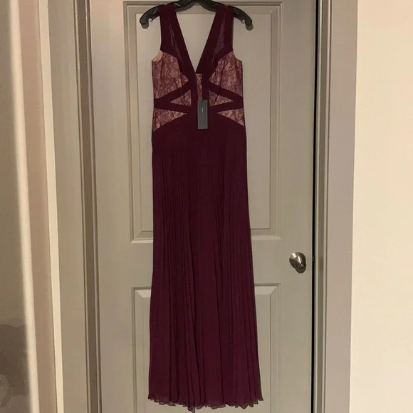 BCBG lace detail gown - Picture 2 of 2